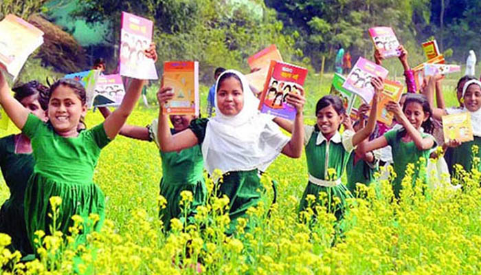 বছরের প্রথম দিন নতুন বই পাচ্ছে না অনেক শিক্ষার্থীরা