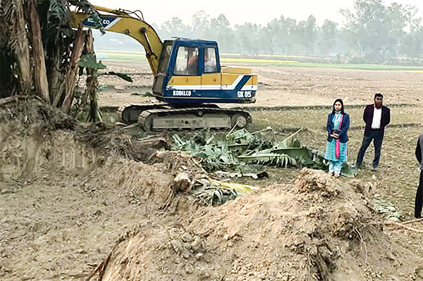 অবৈধভাবে মাটি কাটার বিরুদ্ধে অভিযান অব্যাহত