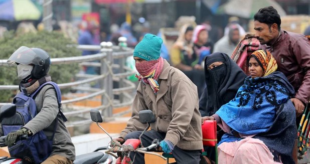 কনকনে ঠান্ডায় বিপর্যস্ত উত্তরের জনজীবন