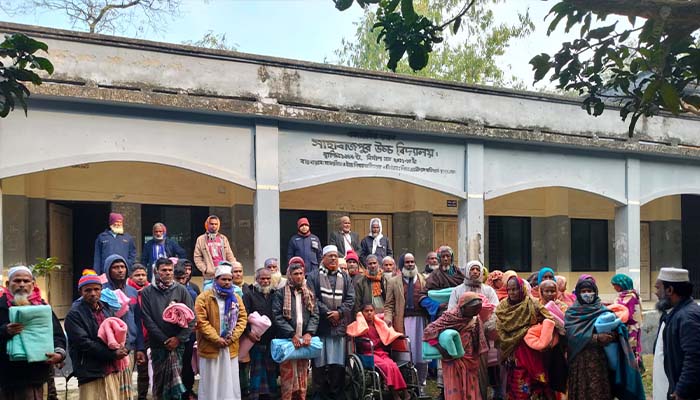 শীতার্তদের মাঝে রংপুরে জামায়াতের কম্বল বিতরণ