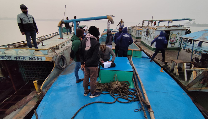 কাউখালীতে অবৈধ বালু উত্তোলনের দায়ে ১ লাখ টাকা জরিমানা