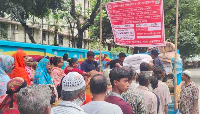 দেশের ৪২২ উপজেলায় ৩০ টাকায় মিলবে ওএমএসের চাল