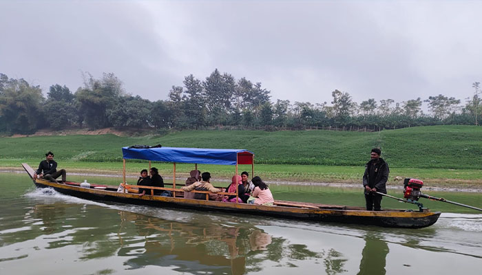 সাঙ্গুর দু'তীরে চীনা বাদামের বাম্পার ফলন, নজর কাড়ছে পর্যটকের