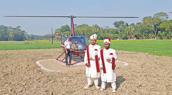 একদিনে হেলিকপ্টারে করে বিয়ে করলেন দুই ভাই