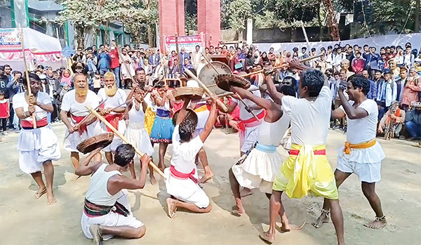 নানান আয়োজনে টাঙ্গাইলে পিঠা ও লোকজ উৎসব