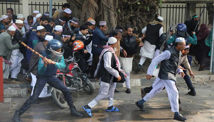 শাহবাগে মাদরাসা শিক্ষকদের সমাবেশে পুলিশের লাঠিপেটা