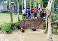 যমুনার পানিতে ভেঙে গেল গোবিন্দাসী-ভালকুটিয়া রাস্তা, দশ হাজার মানুষের দুর্ভোগ