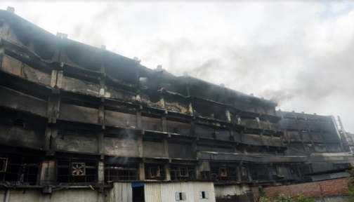 ধসে পড়তে পারে আগুনে পুড়ে যাওয়া গাজী টায়ার কারখানা 