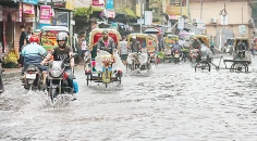 টানা বৃষ্টিতে বিপর্যস্ত জনজীবন  