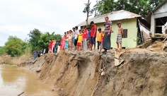 গোমতীর পানি কমার সঙ্গে সঙ্গে তীব্র হচ্ছে ভাঙন  