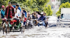 ফের বৃষ্টিতে ভিজলো ঢাকা      