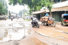 ১২ বছরেও সংস্কার হয়নি ৩৩০ মিটার সড়ক  