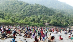 পূজার ছুটিতে সিলেটে বেড়েছে পর্যটকের ভিড়  