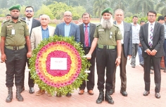 স্মৃতিসৌধে শ্রদ্ধা জানিয়ে অফিস শুরু করলেন পিএসসি চেয়ারম্যান  