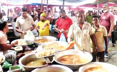 ৪০০ বছরের হাটের ঐতিহ্য ধরে রেখেছে পুতা মিষ্টি  