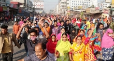 বেতন পেলেন শ্রমিকরা, শনিবার খুলবে কারখানা