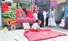 লেপ-তোশক তৈরিতে ব্যস্ত নীলফামারীর কারিগররা  