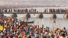 ভারতে মহাকুম্ভ অনুষ্ঠানে পদদলিত হয়ে বহু পুণ্যার্থীর হতাহতের শঙ্কা