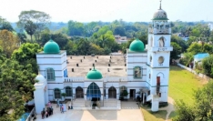 প্রায় ২শ’ বছরের দৃষ্টিনন্দন খাড়েরা জামে মসজিদ