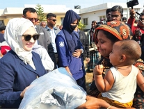 শীতার্ত মানুষের পাশে দাঁড়িয়েছে বাংলাদেশ নৌবাহিনী পরিবার কল্যাণ সংঘের প্রেসিডেন্ট   